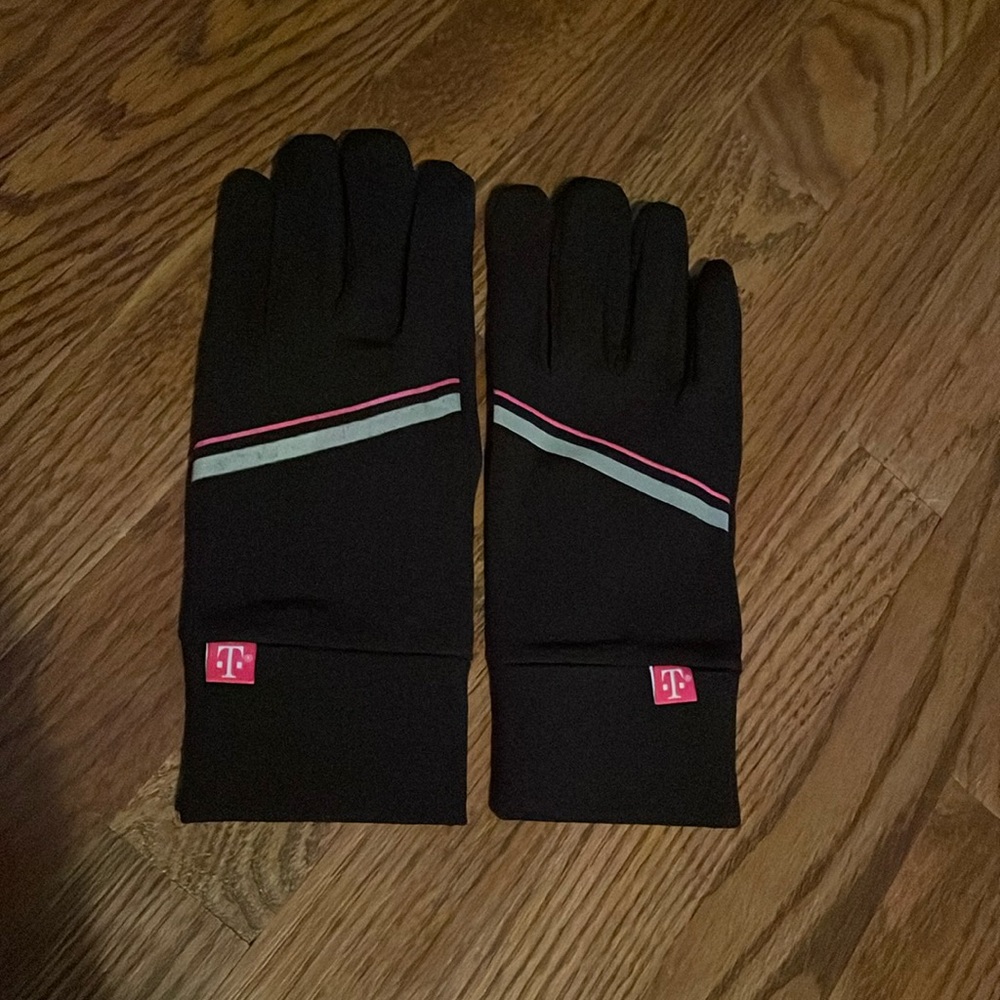 T-mobile Touch Screen Gloves (New)